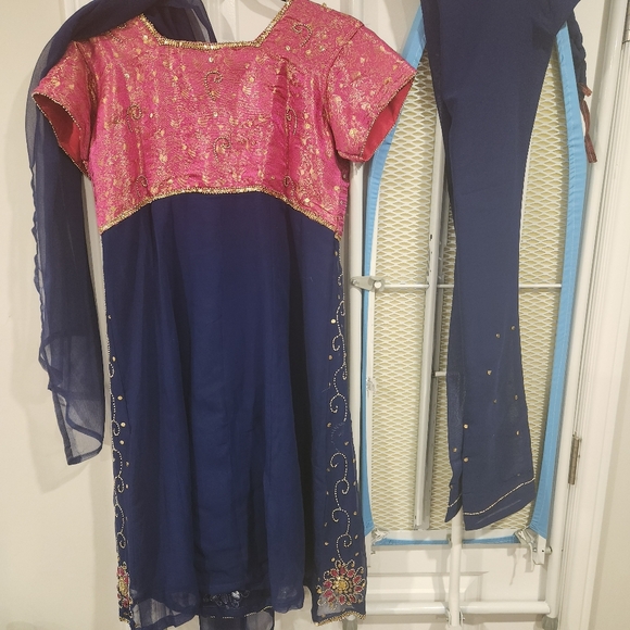 Indian outfit - Picture 3 of 3